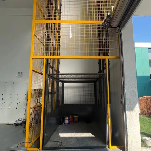 湾里导轨式升降机助力物流园破解运输难题