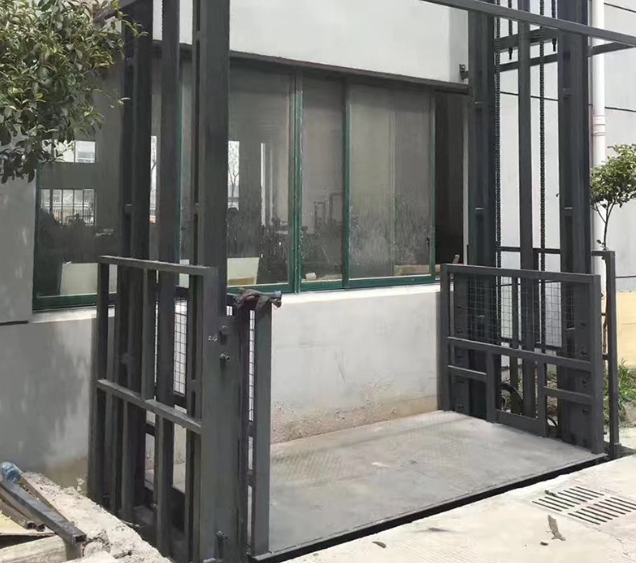 湾里导轨式施工升降机助力民生工程提速增效