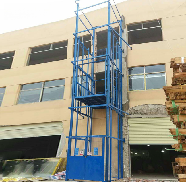 湾里建材厂室外物料提升